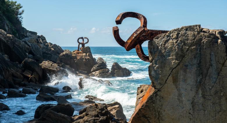 Eduardo Chillida, Comb of the Wind XV (Peine del viento XV), 1976. Steel. Paseo Eduardo Chillida, San Sebastián