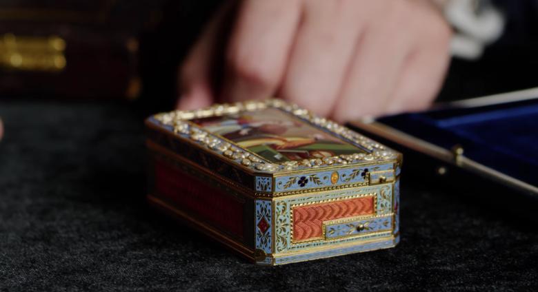 Magic Decorative Snuff Box Exterior