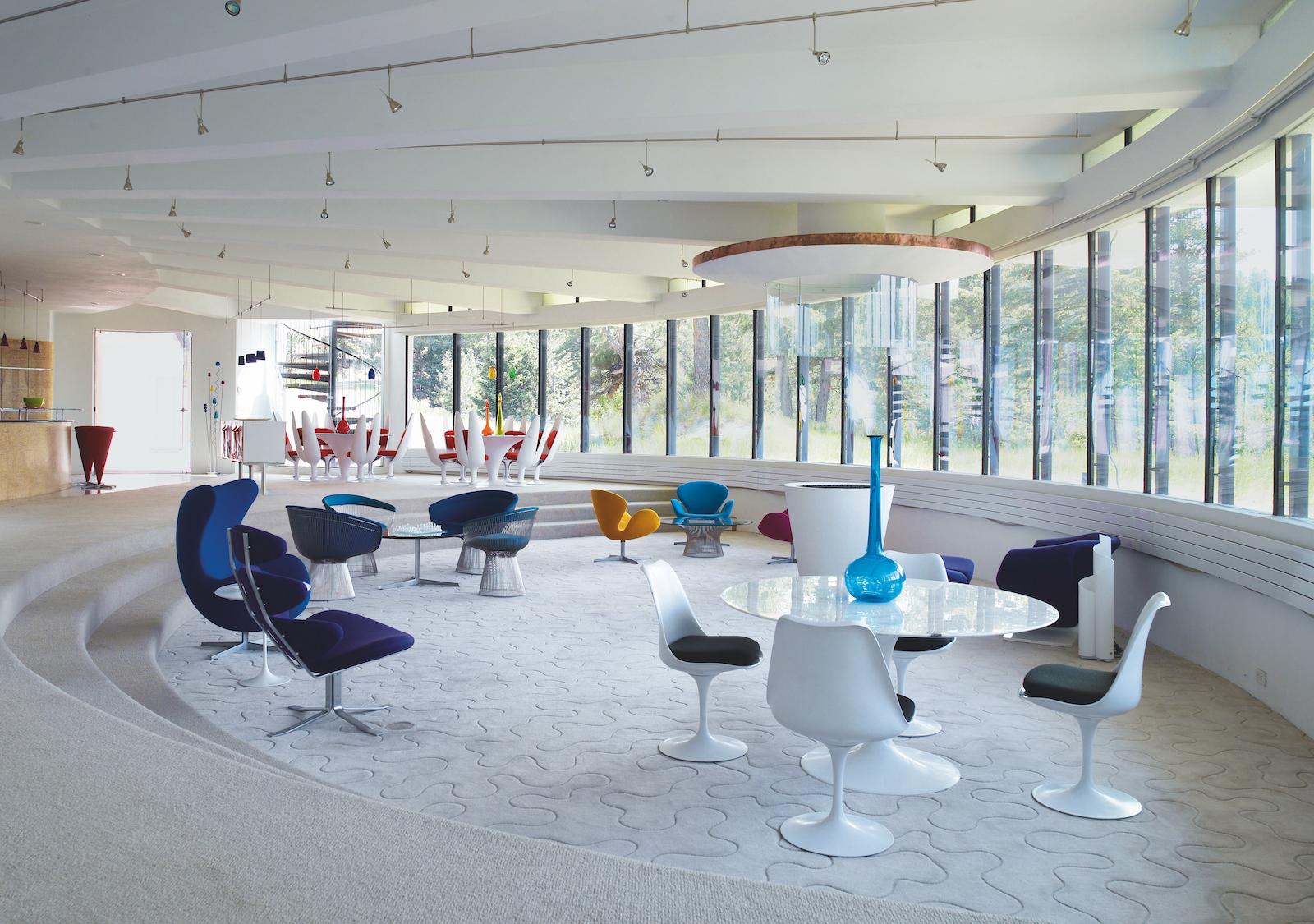 Charles Deaton (designer and client), living room, Genesee Mountain, CO, USA, completed 1965. (page 129).