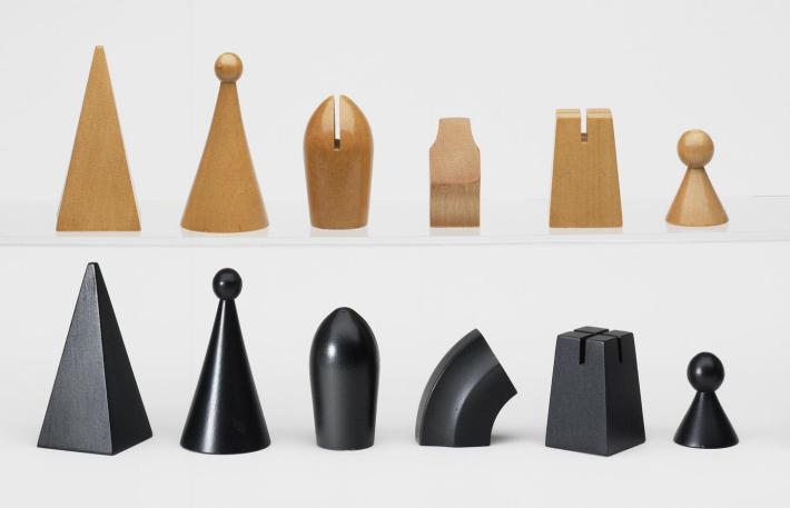 modern chess pieces