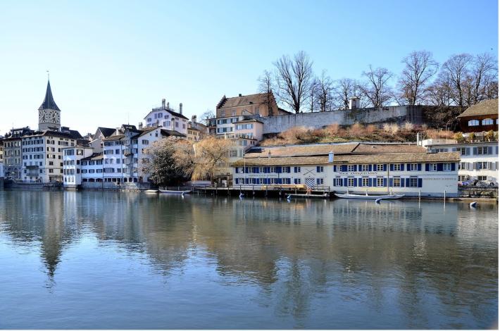 Remains of the Roman walls atop Lindenhof hill (right) are still visible within the modern city of Zürich. Via Wikimedia Commons.